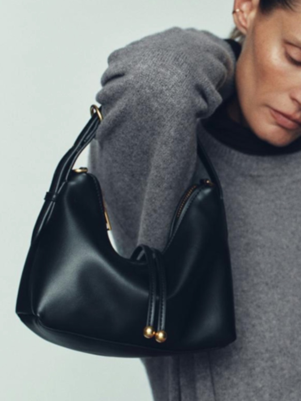 Zara Mini Bucket Bag with Ball Detail. Color Black - Picture 2 of 8